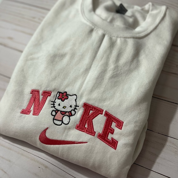 Nike hello kitty Crewneck sweatshirt - Picture 3 of 3